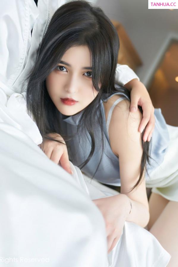 韩静安  美人秘书韩静安 给王总送笔记本第22张图片